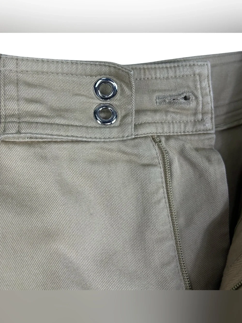Red Valentino Garavani Embroidered Patch Khaki Shorts Size US 4 Preppy Resort - Picture 5 of 14